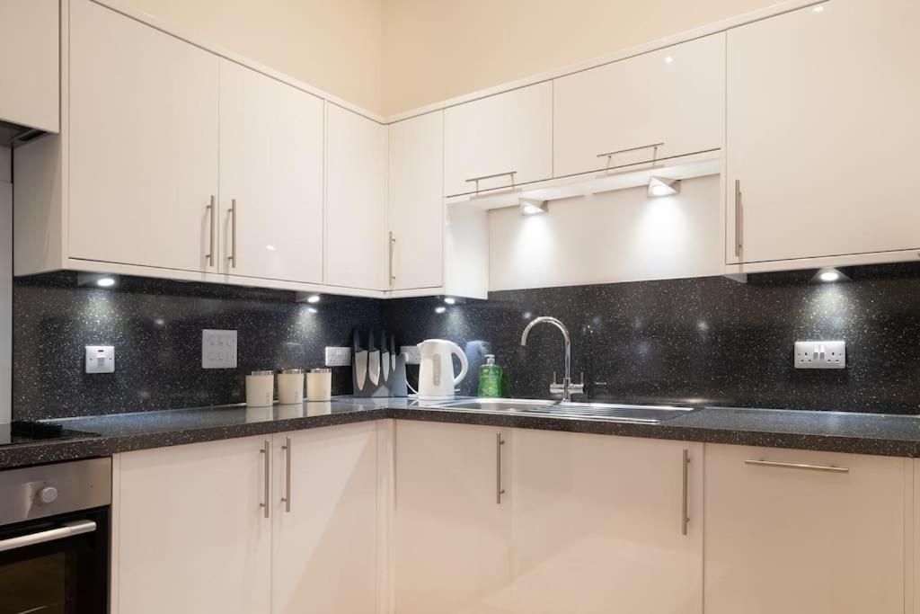 2 Bed 2 Bath Spacious Apartment In Central Aberdeen Ngoại thất bức ảnh