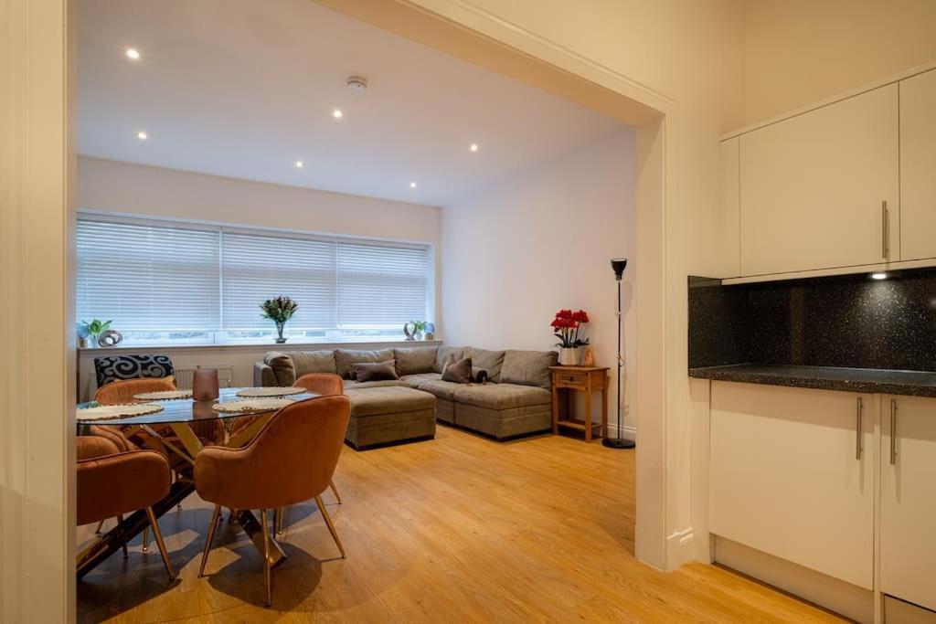 2 Bed 2 Bath Spacious Apartment In Central Aberdeen Ngoại thất bức ảnh